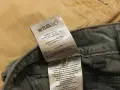 Pflegeetikett für Jeans: Waschen bei 30°C, separat, auf links. Bügeln auf links. Vorsicht: Farbe kann abfärben.