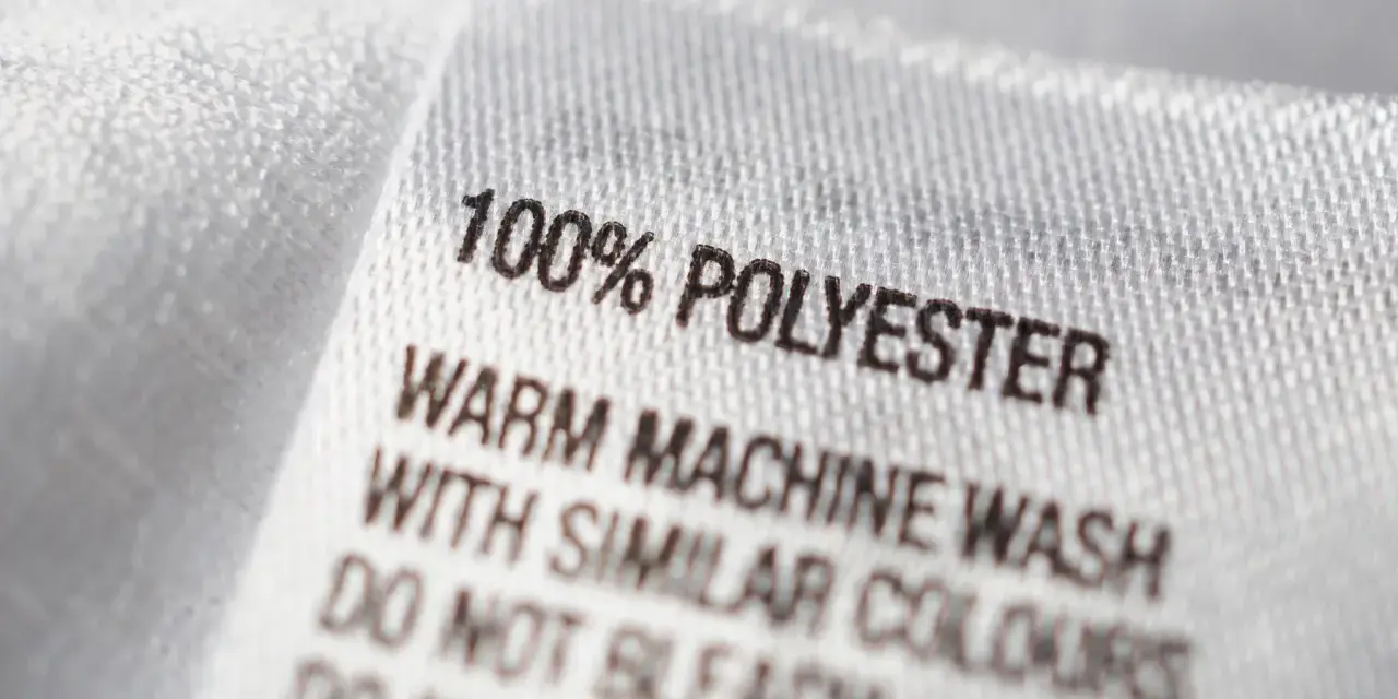 Pflegeetikett: 100% Polyester. Warm in der Maschine waschen mit ähnlichen Farben. Kein Bleichen.