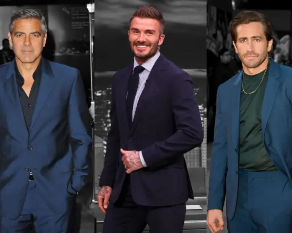 George Clooney, David Beckham und Jake Gyllenhaal in blauen Anzügen. Welches Hemd passt am besten? Clooney trägt ein schwarzes Hemd, Beckham ein gestreiftes Hemd mit Krawatte, Gyllenhaal ein dunkles grünes Hemd.