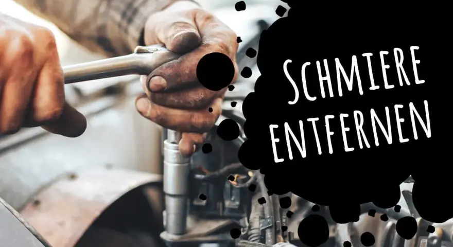 Hände mit Fettflecken reparieren ein Auto. Tipps, wie man Schmierfett aus Kleidung entfernen kann.