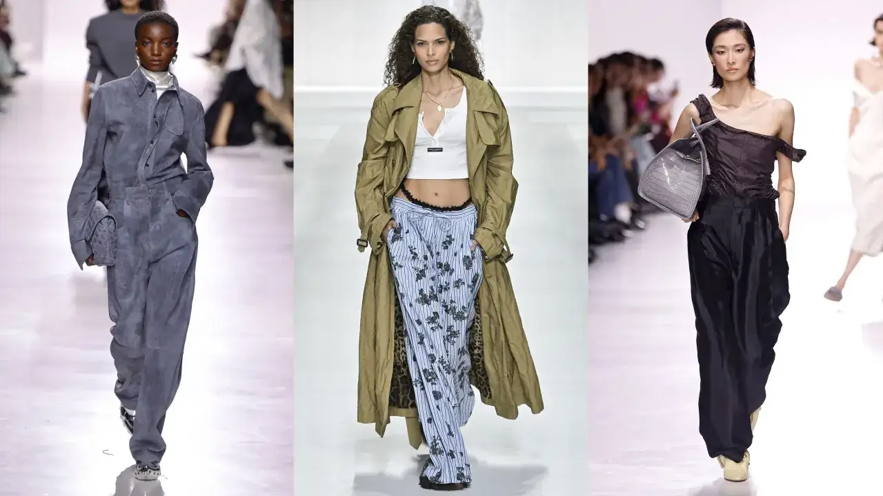 Drei Models präsentieren auf dem Laufsteg komische Mode: ein grauer Jumpsuit, ein Trenchcoat mit gestreiften Hosen und ein asymmetrisches Oberteil mit weiten schwarzen Hosen.