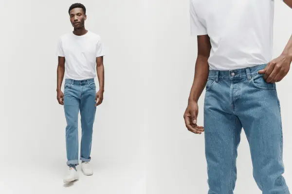 Mann in blauer Jeans und weißem T-Shirt. Ein Beispiel, wie man blaue Jeans kombinieren kann, lässig und stilvoll.